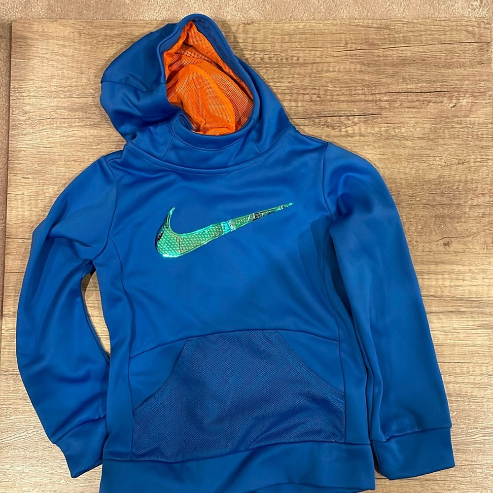 Little girls Nike size 5 sweatshirt. NWOT